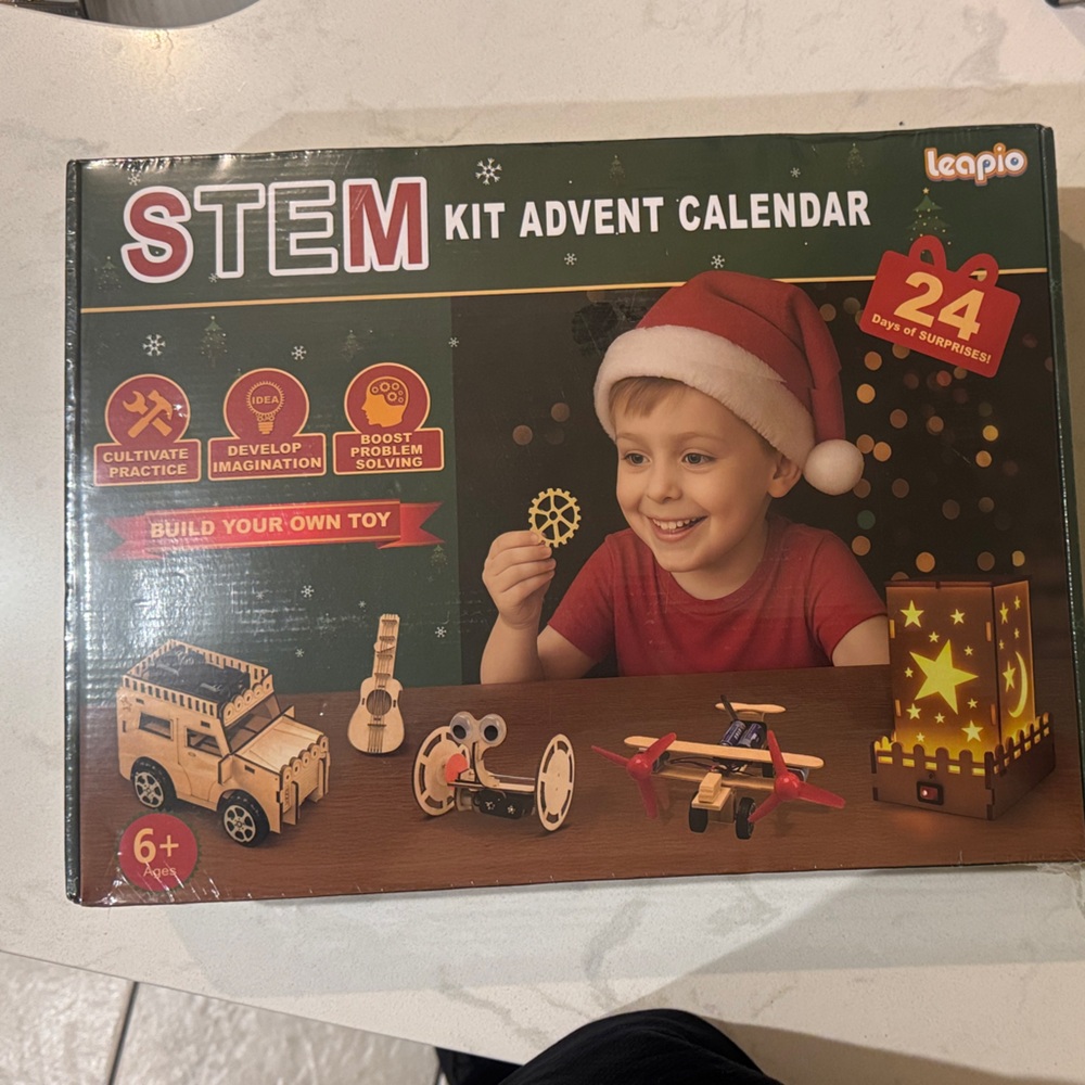 STEM Kit Advent Calendar - Brown and Red